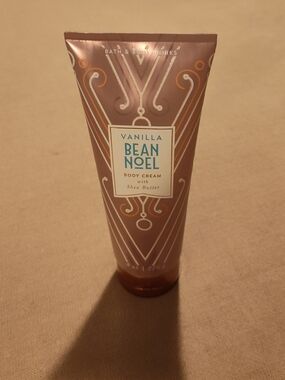 NEW!! Bath & Body Works Vanilla Bean Noel Body Cream - 8oz